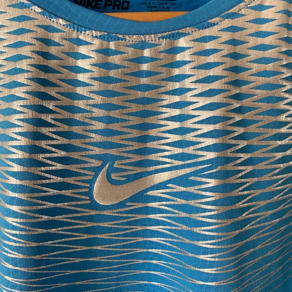 NlKE PRO Mens atlethic shirt - Picture 3 of 8